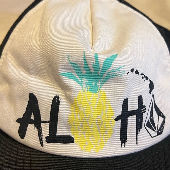 Women’s Volcom Aloha Pineapple hat - Picture 2 of 4